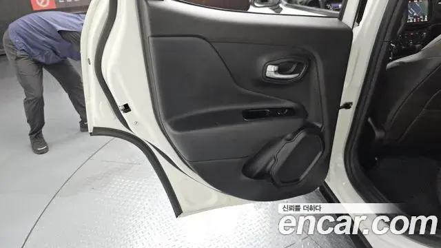 Jeep Renegade 2022 — Photo 24/32