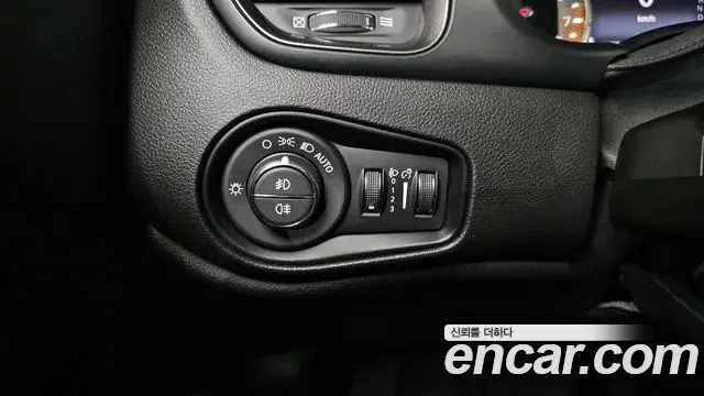 Jeep Renegade 2022 — Photo 31/32