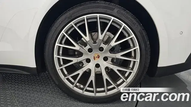 Porsche Panamera 2024 — ფოტო 21/38