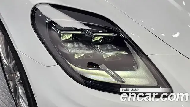 Porsche Panamera 2024 — ფოტო 19/38