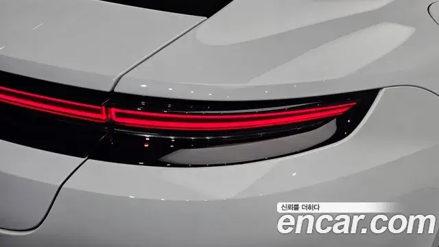 Porsche Panamera 2024 — ფოტო 18/38