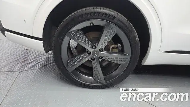 Genesis GV70 2021 — Photo 18/33