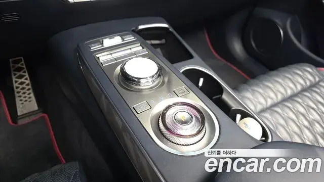 Genesis GV70 2021 — Photo 14/33