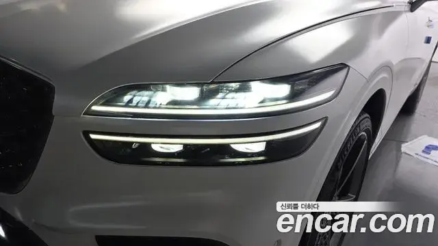 Genesis GV70 2021 — Photo 25/33