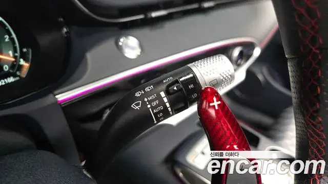 Genesis GV70 2021 — Photo 27/33