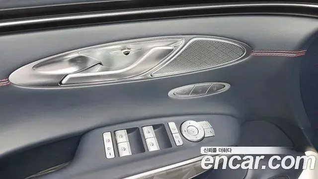 Genesis GV70 2021 — Photo 30/33