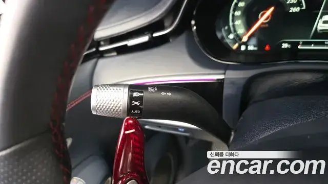 Genesis GV70 2021 — Photo 26/33