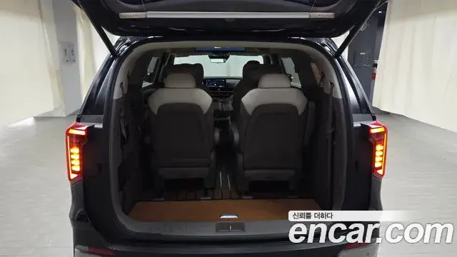 Kia Carnival 2024 — Фото 17/20