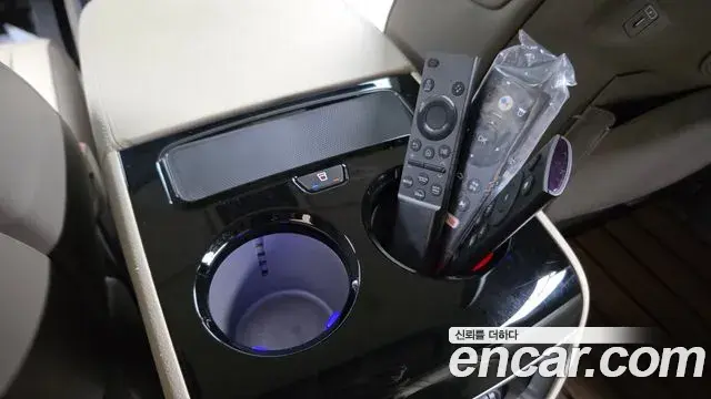 Kia Carnival 2024 — Şəkil 33/34