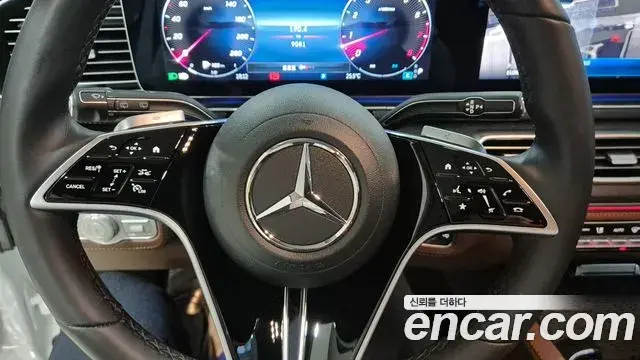 Mercedes-Benz GLE-Class 2025 — Photo 14/20