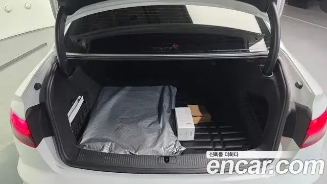Audi A4 2023 — Şəkil 28/34