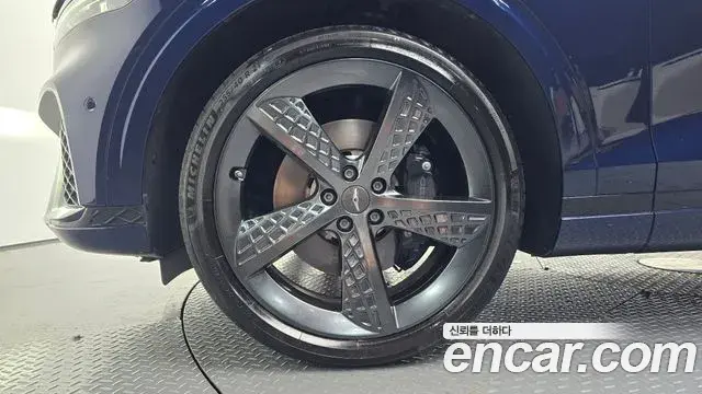 Genesis GV70 2021 — Photo 5/20