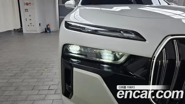 BMW i7 2023 — ფოტო 5/34