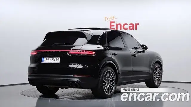 Porsche Cayenne 2023 — Photo 19/38