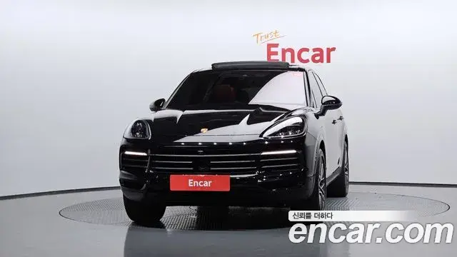 Porsche Cayenne 2023 — Photo 9/38