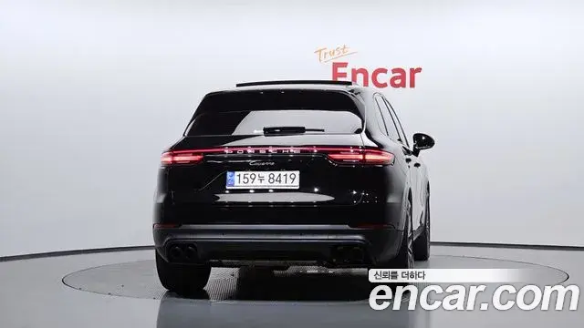 Porsche Cayenne 2023 — Photo 8/38
