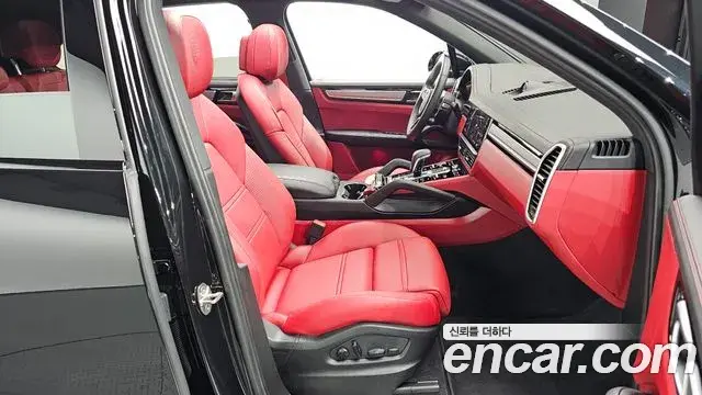 Porsche Cayenne 2023 — Photo 30/38