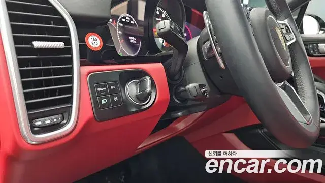 Porsche Cayenne 2023 — Photo 38/38