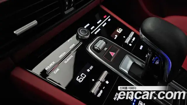 Porsche Cayenne 2023 — Photo 27/38