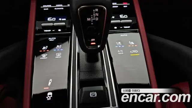 Porsche Cayenne 2023 — Photo 33/38