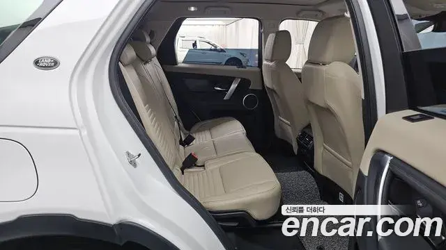 Land Rover Discovery Sport 2022 — ფოტო 10/32
