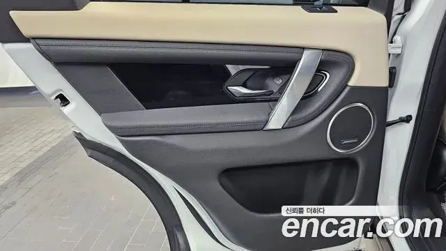 Land Rover Discovery Sport 2022 — ფოტო 11/32