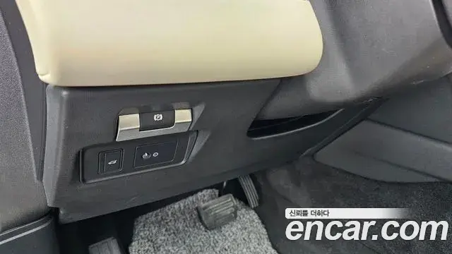 Land Rover Discovery Sport 2022 — ფოტო 21/32