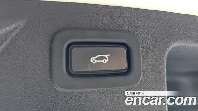 Land Rover Discovery Sport 2022 — ფოტო 28/32