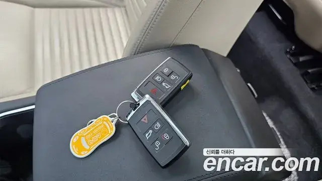 Land Rover Discovery Sport 2022 — ფოტო 13/32