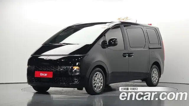 Hyundai Staria 2023 — Фото 1/20
