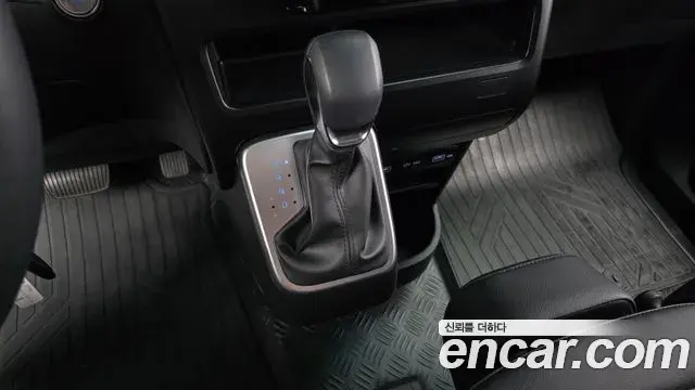 Hyundai Staria 2023 — Фото 9/20