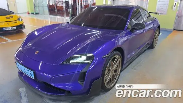 Porsche Taycan 2025 — ფოტო 8/20