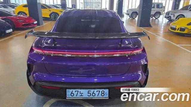Porsche Taycan 2025 — ფოტო 11/20