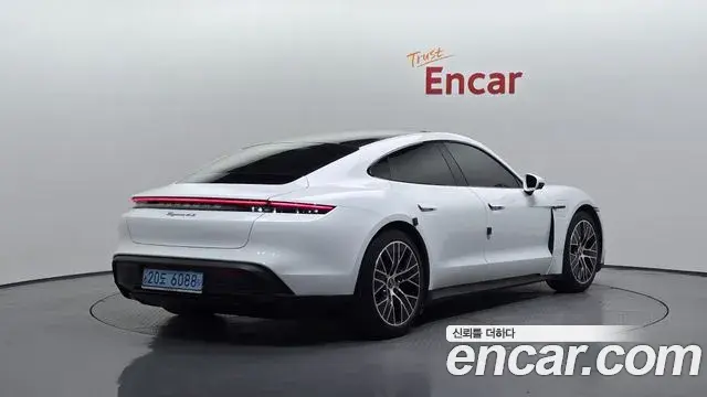 Porsche Taycan 2021 — Şəkil 11/36