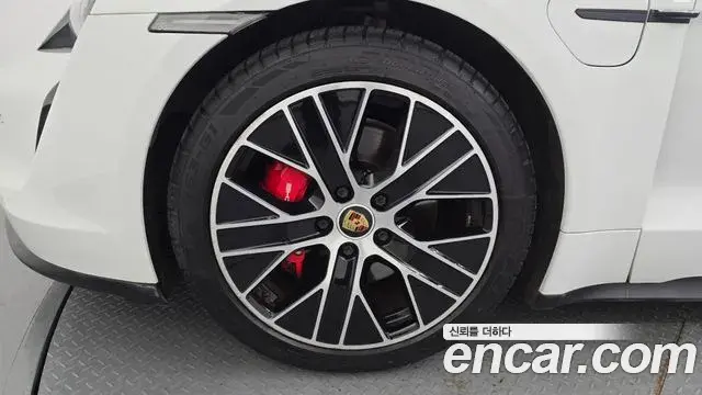 Porsche Taycan 2021 — Şəkil 31/36