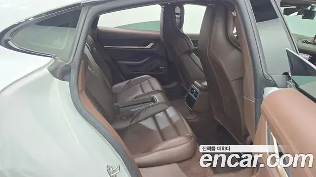 Porsche Taycan 2021 — Şəkil 22/36