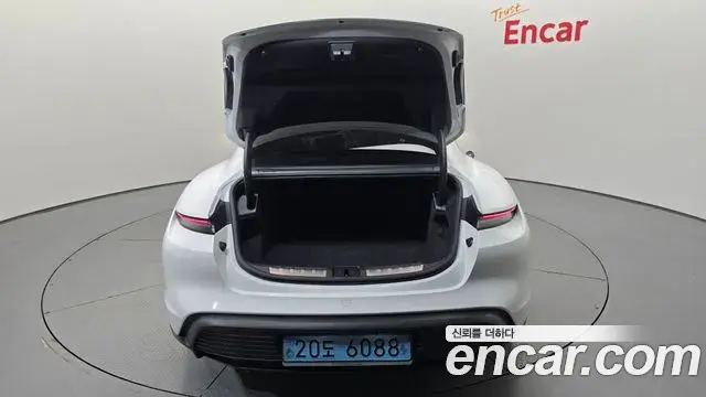 Porsche Taycan 2021 — Şəkil 20/36