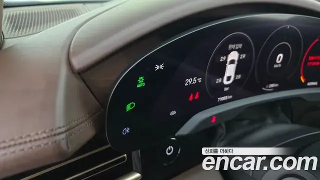Porsche Taycan 2021 — Şəkil 33/36