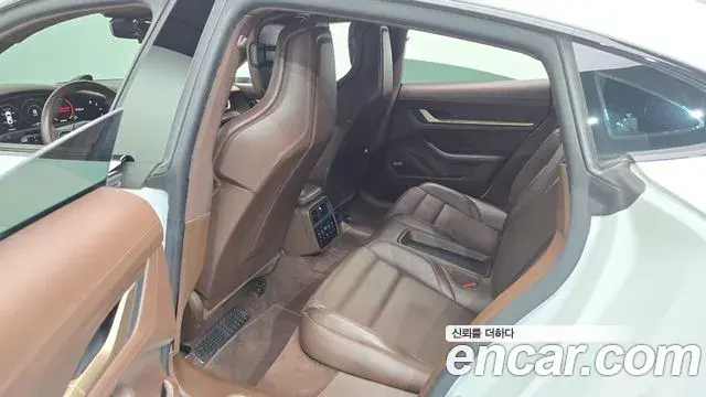 Porsche Taycan 2021 — Şəkil 28/36