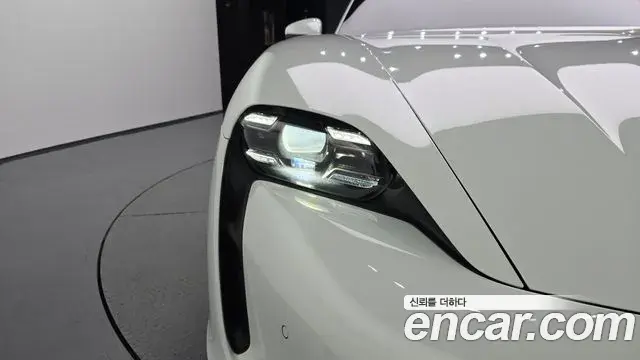 Porsche Taycan 2021 — Şəkil 10/36
