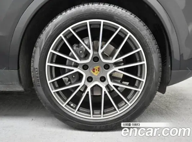 Porsche Cayenne 2021 — Photo 7/20
