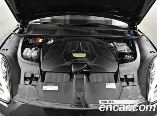 Porsche Cayenne 2021 — Photo 11/20