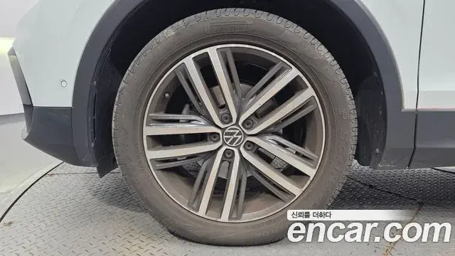 Volkswagen Tiguan 2022 — Photo 15/20