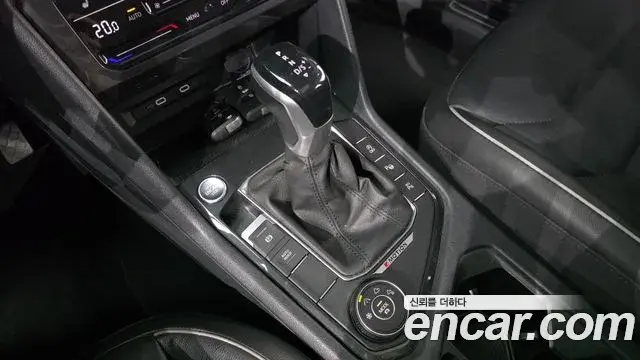 Volkswagen Tiguan 2022 — Photo 7/20