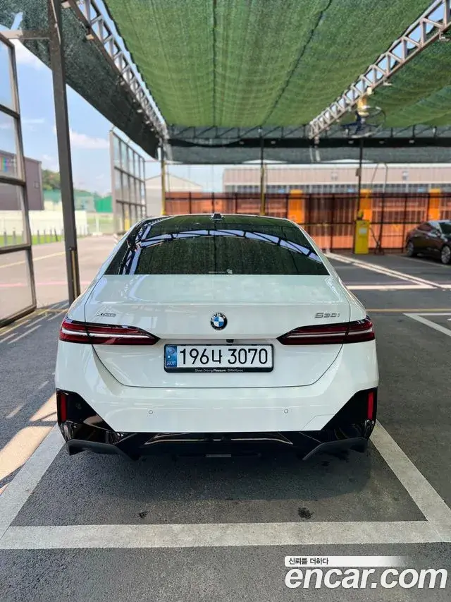 BMW 5 Series 2024 — Photo 8/15