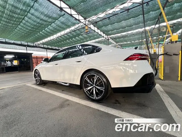 BMW 5 Series 2024 — Photo 6/15
