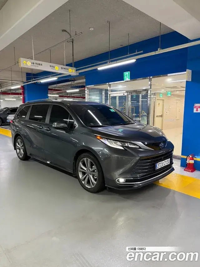 Toyota Sienna 2025 — Photo 4/20