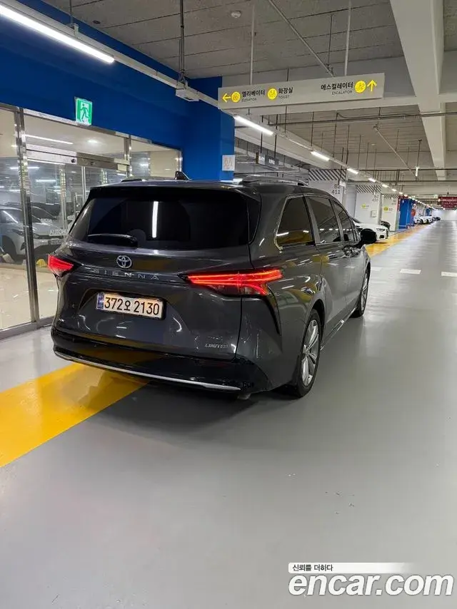 Toyota Sienna 2025 — Photo 19/20