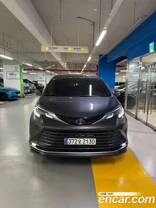 Toyota Sienna 2025 — Photo 2/20