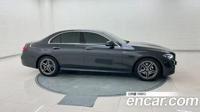 Mercedes-Benz E-Class 2023 — Фото 5/20